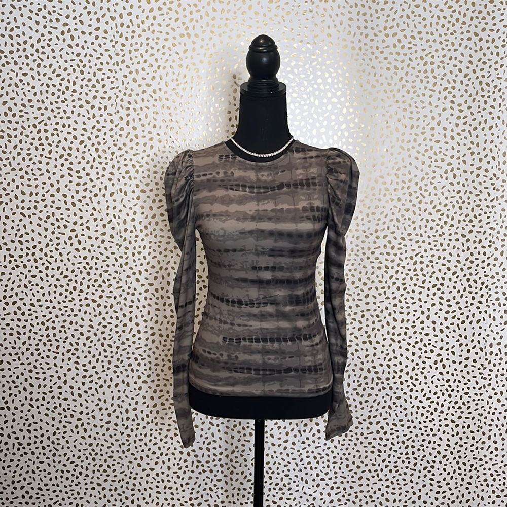 Ruffled shoulder shirt